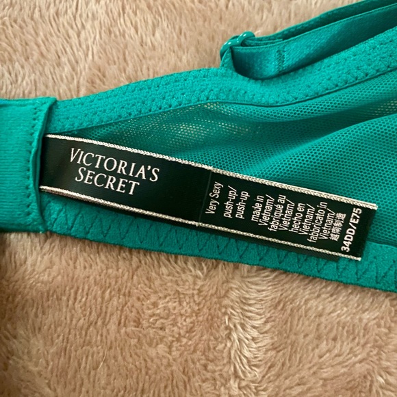 Victoria's Secret Very Sexy Push-up - Picture 3 of 4